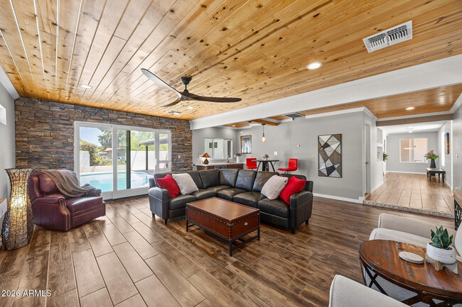 Building Photo - 14436 N Coral Gables Dr
