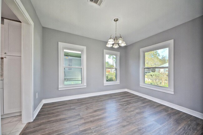 Building Photo - 3834 Rosedale St