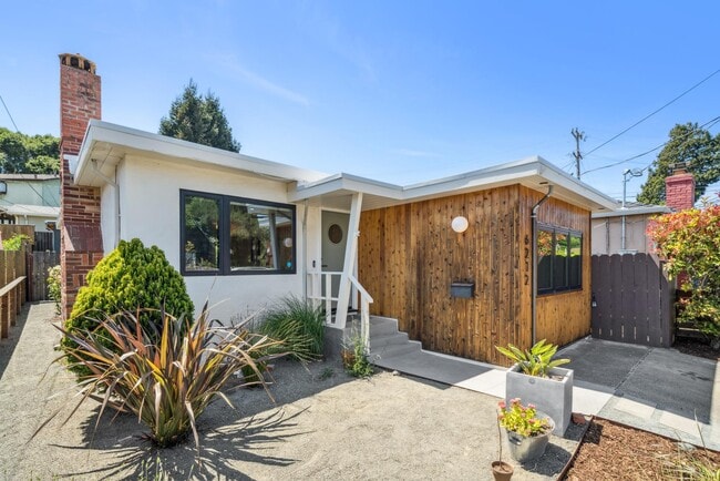 Building Photo - 6212 Bernhard Ave