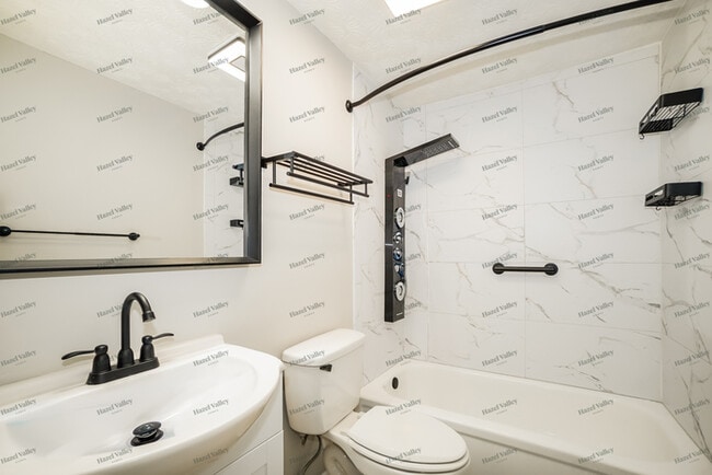 Building Photo - 2629 Ipswick Cir