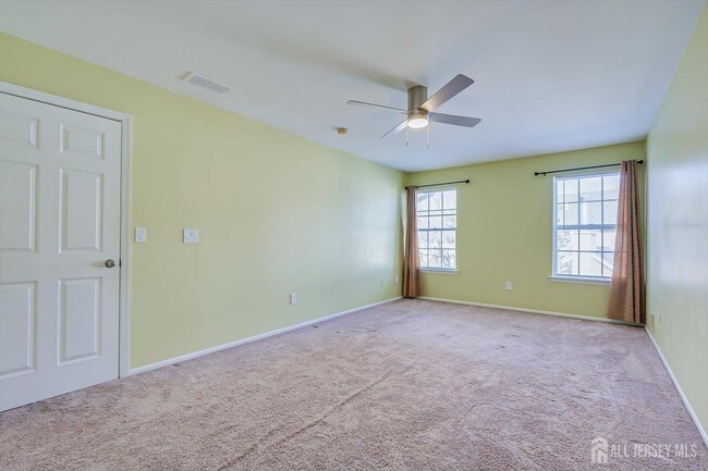 Building Photo - 160 Vasser Dr