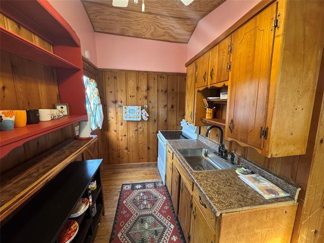 Building Photo - 160 Lake Point Dr