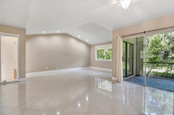 Building Photo - 5590 Coach House Cir