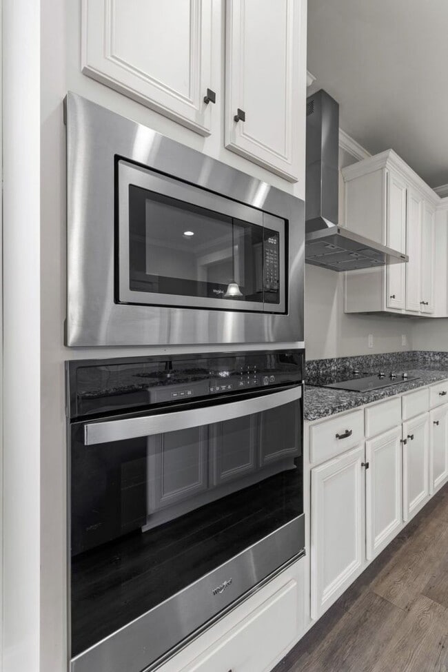 Building Photo - 3BR Home with Bonus Loft & Spa-Inspired Pr...
