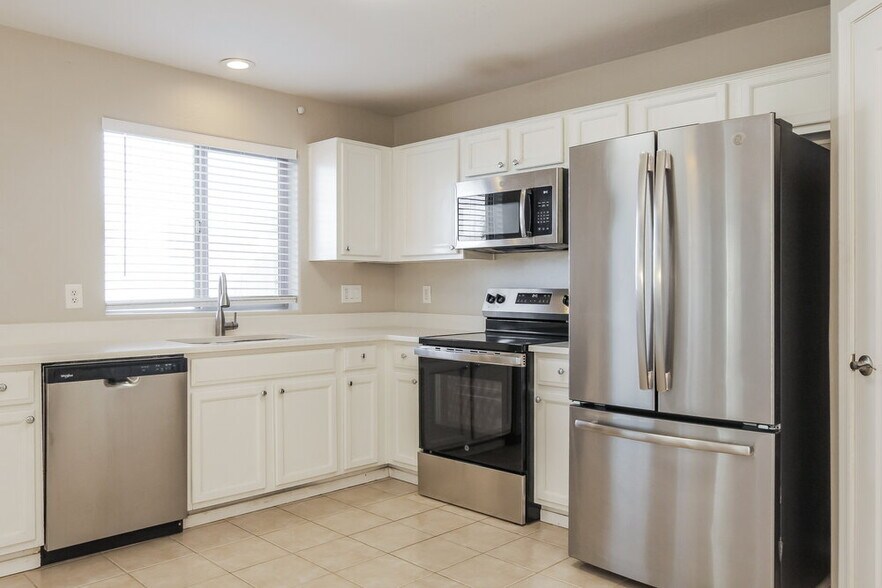 Building Photo - 1588 S 220th Ln