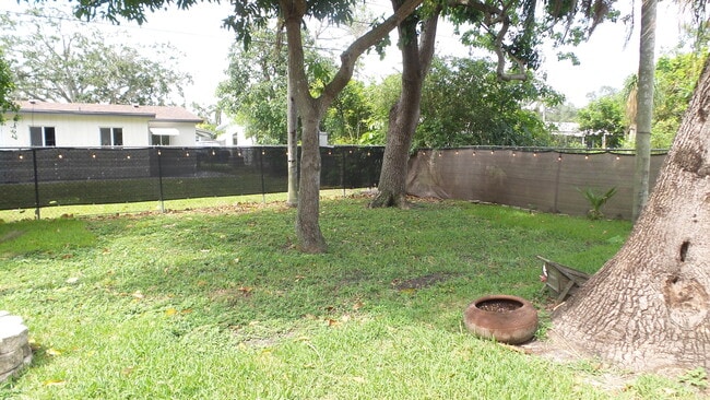 Building Photo - 9459 SW 51st Ct