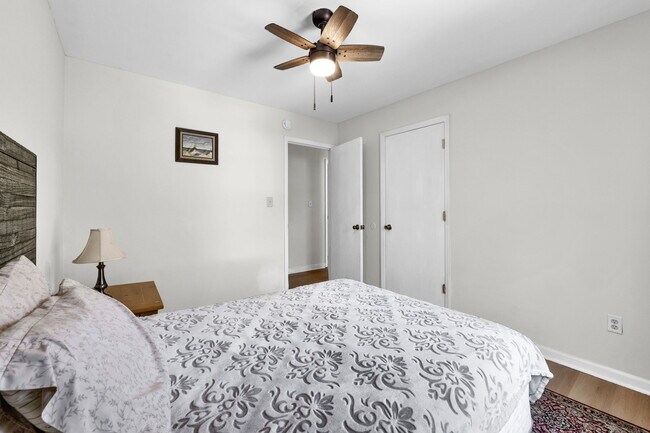 Building Photo - 6530 Thamesmead Ln