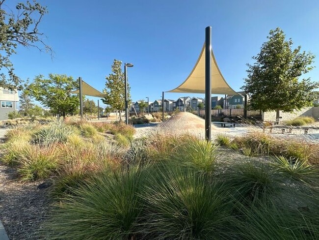 Building Photo - Have you outgrown the noise and the traffi...