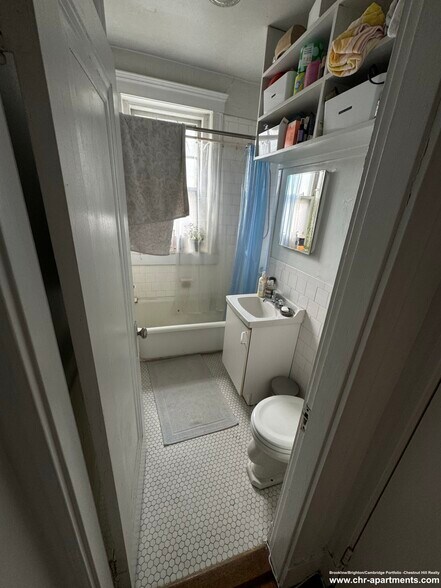 Building Photo - 1697 Cambridge St