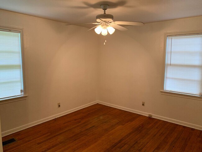 Building Photo - 1642 Sharkey St