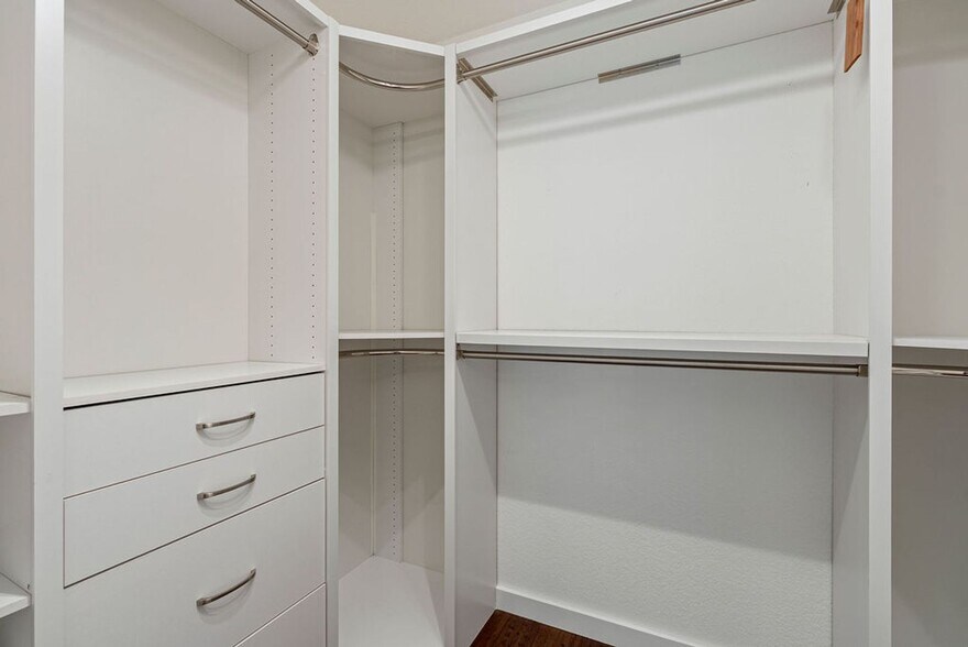 Building Photo - 7107 Leppke Cove