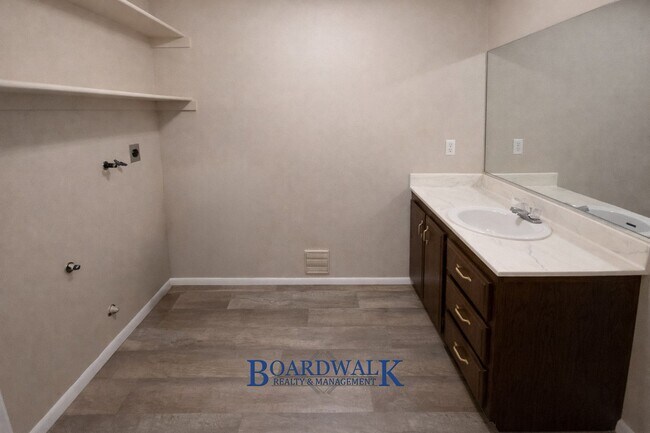 Building Photo - 661/663 N 980 W