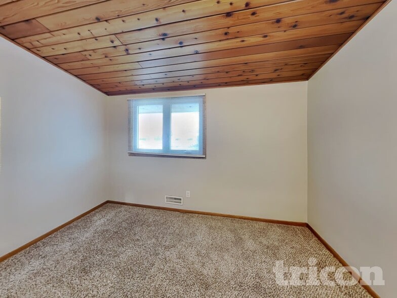 Building Photo - 9241 34th Ave N