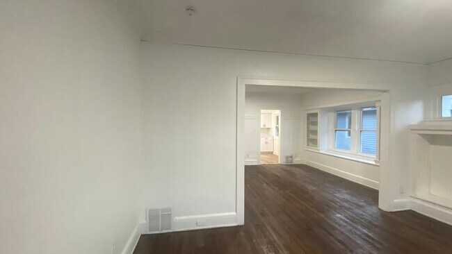 Building Photo - 4236 E 131st St
