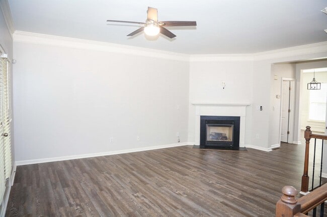 Building Photo - 851 Stratum Way SE