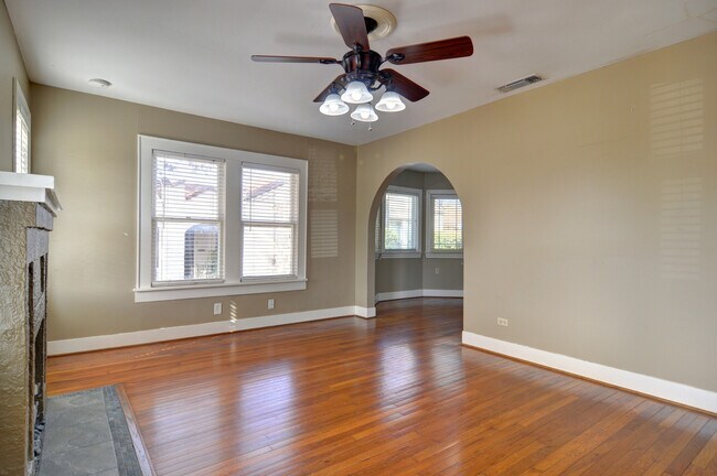 Building Photo - 4128 Pershing Ave