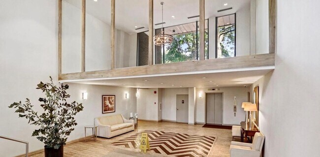 Building Photo - Large Foggy Bottom Beauty - 1+Den + 1 FB