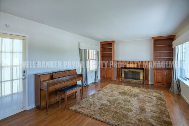 Building Photo - 4890 College Dr E