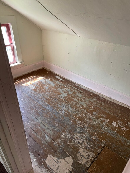 Building Photo - 309 14th Ave W