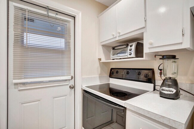 Building Photo - 2650 W Golf Blvd