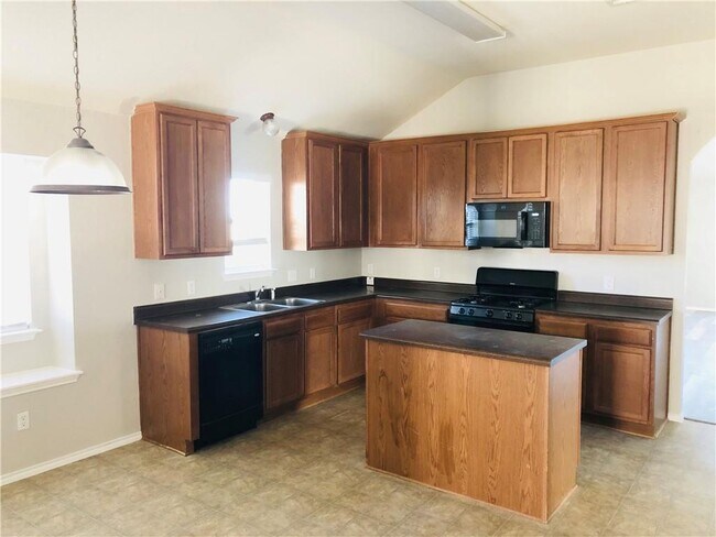Building Photo - 3750 Sandy Brook Dr