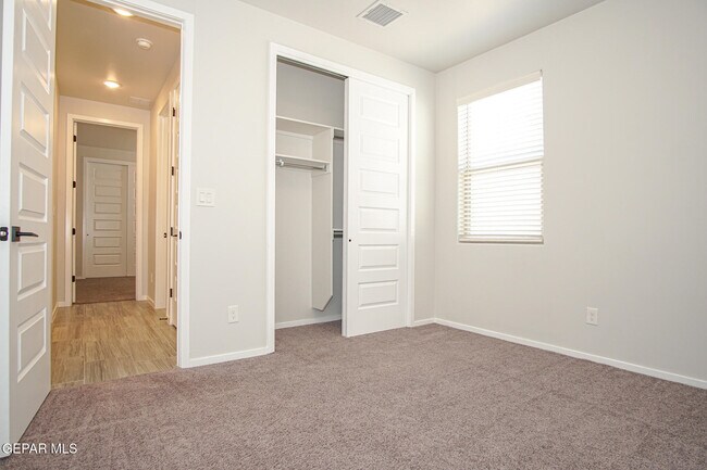 Building Photo - 12993 Tryne Way