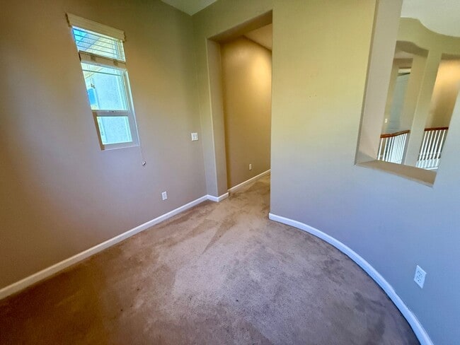 Building Photo - 2750 Dove Tail Dr