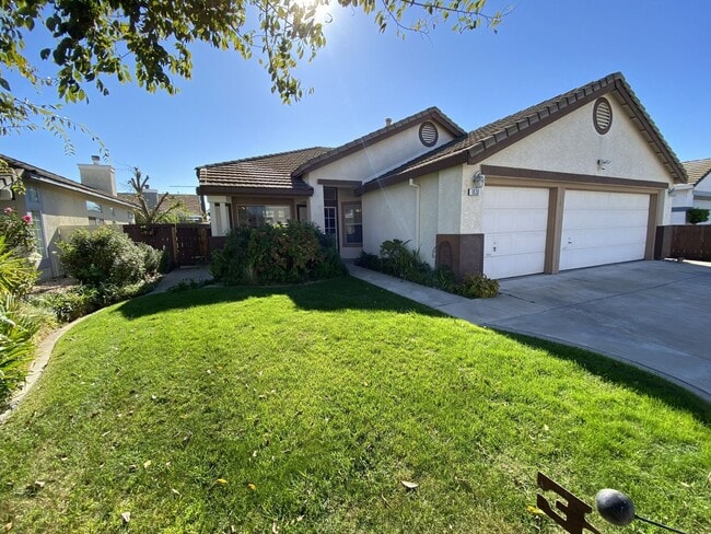 Building Photo - Charming Single-Story Home in Tracy — Across from the Park!