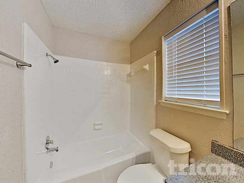 Building Photo - 802 Wind Brooke Dr
