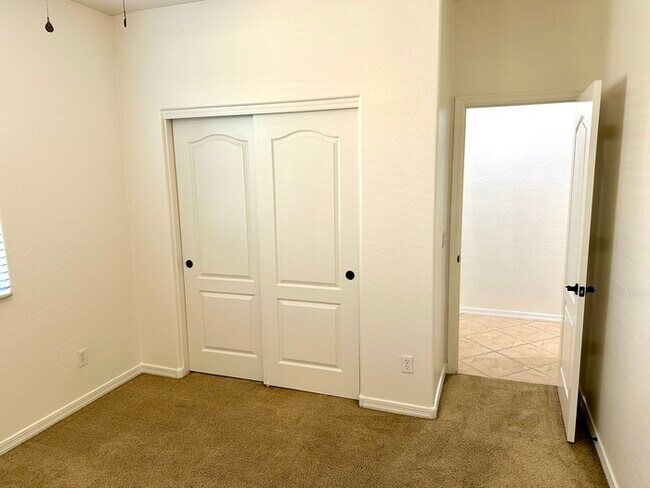 Building Photo - Fantastic Goodyear Home in Sedella