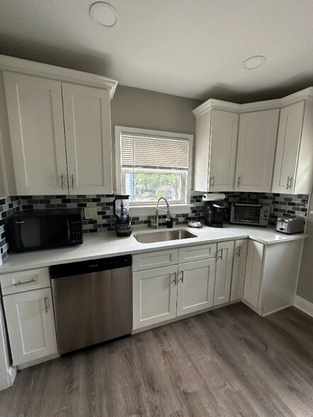 Building Photo - 1278 W 106th St