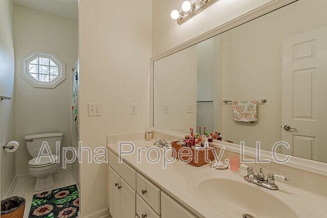 Building Photo - 209 Birchleaf Ln