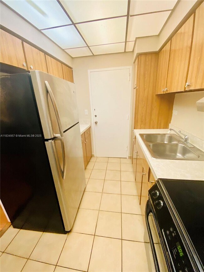 Building Photo - 1408 Brickell Bay Dr