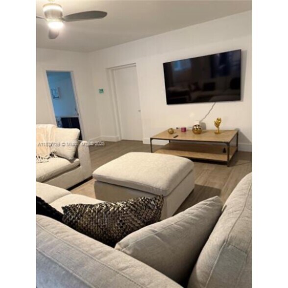 Building Photo - 3231 Salzedo St