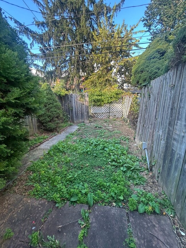 Building Photo - 3 Bedroom in South Harrisburg