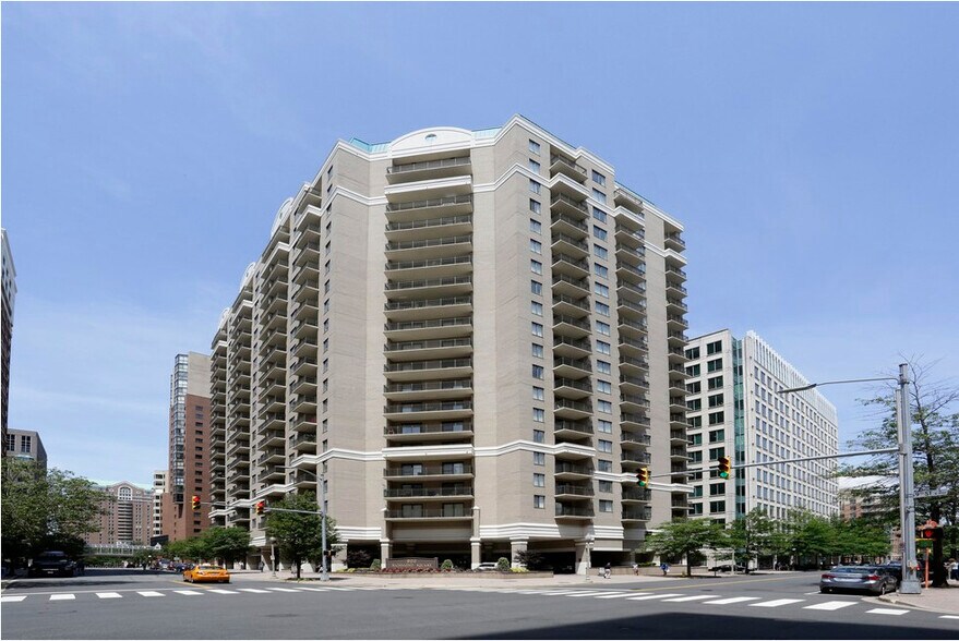 Richmond Square 900 N Randolph St Arlington VA 22203 Apartment Finder