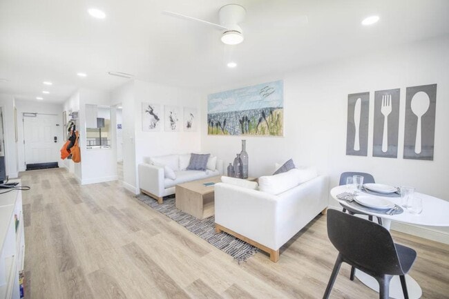 Building Photo - 1515 Pinellas Bayway S