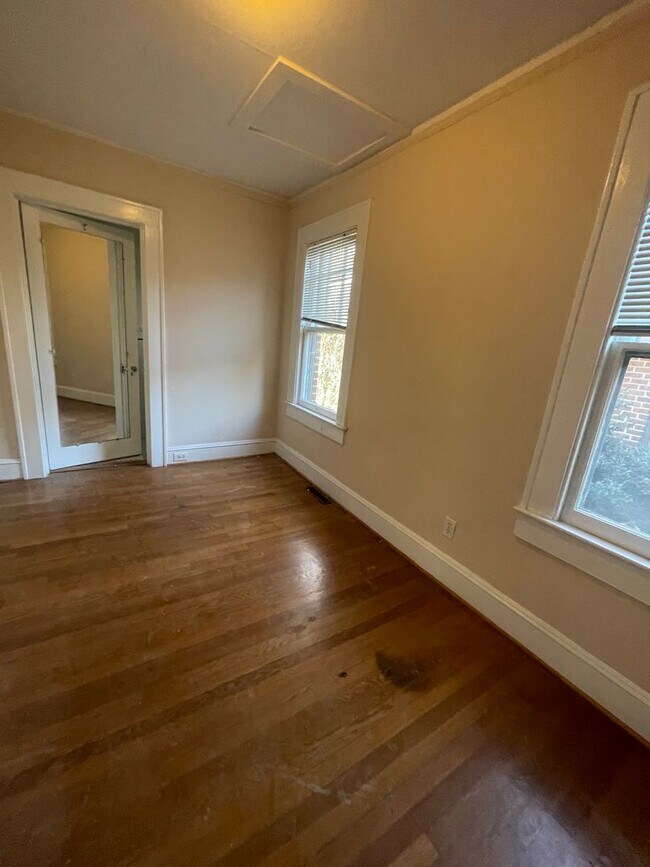 Building Photo - 626 S Mendenhall St