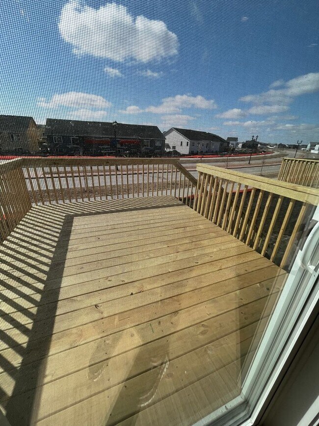 Building Photo - 3 Bed 3 Bath TownHome