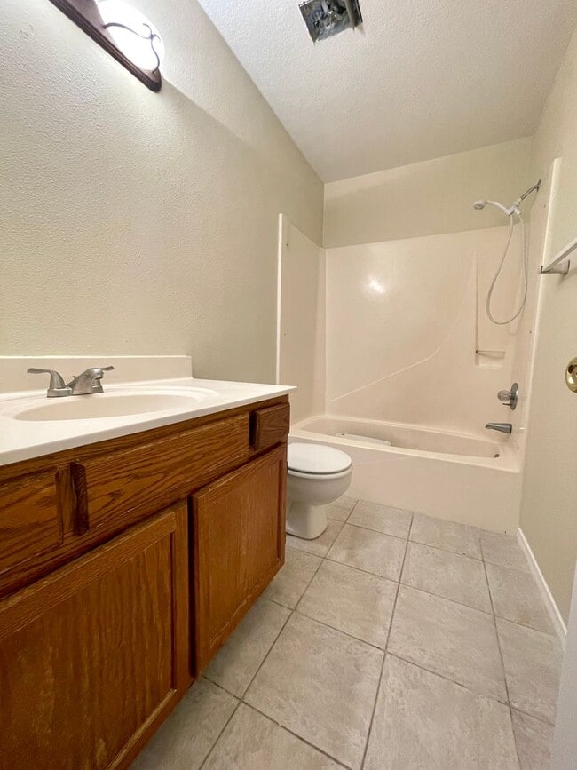 Building Photo - **Move In Special-50% Off First Months Rent**