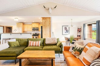 Building Photo - 1054 Canoe Loop