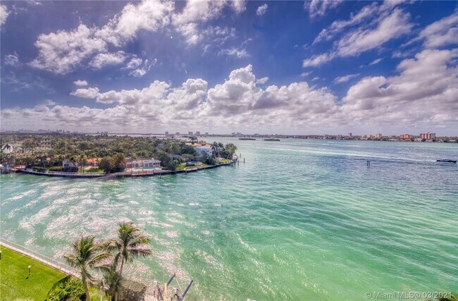 Building Photo - 10350 W Bay Harbor Dr