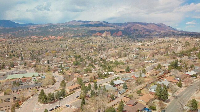 Building Photo - 608 Crown Ridge Dr