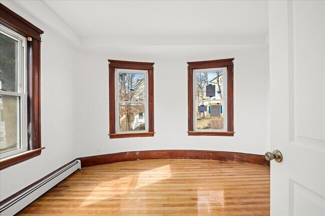 Building Photo - 183 Vernon St