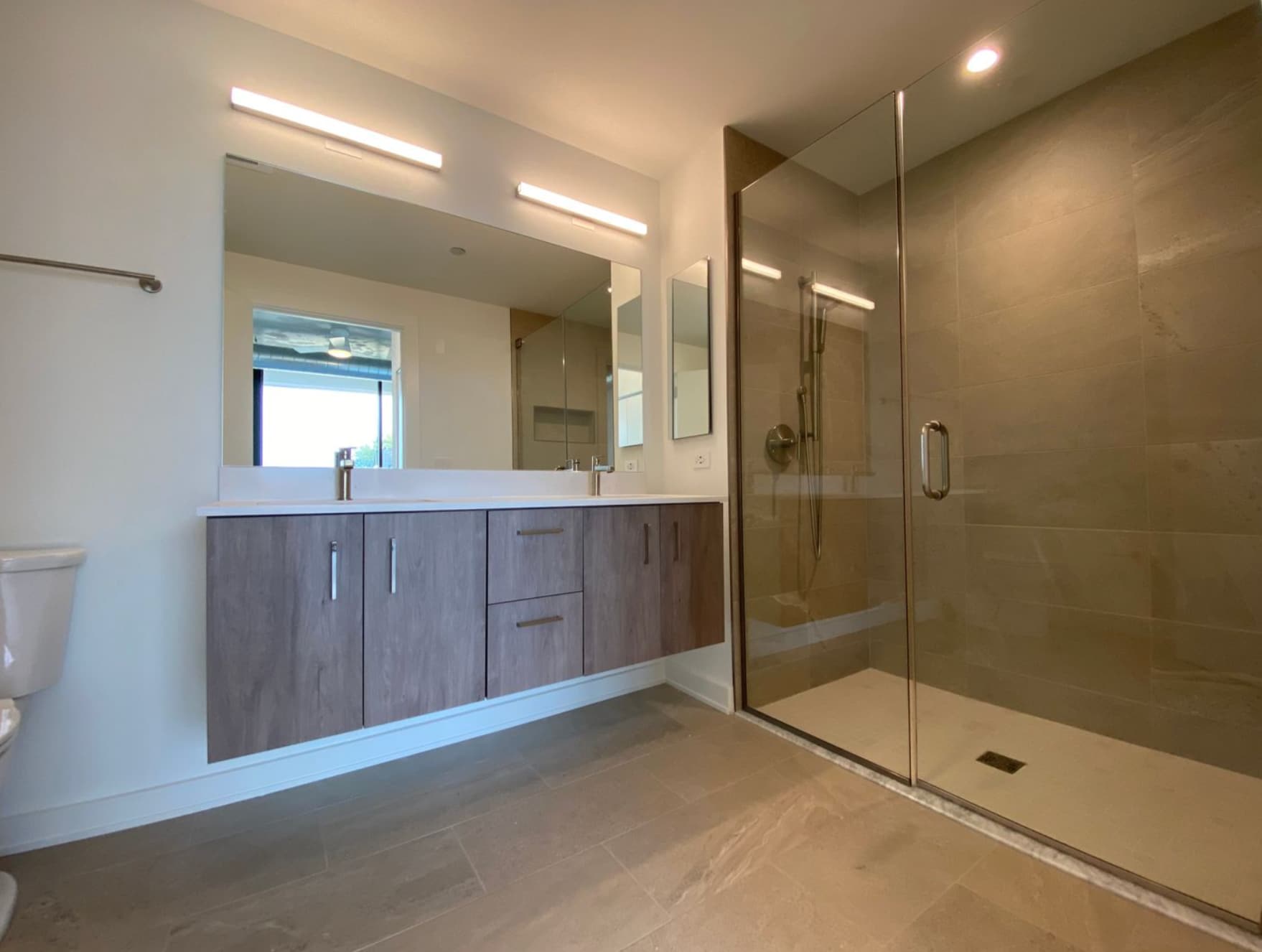 Building Photo - 1120 W Patterson Ave