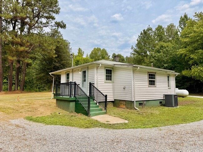 Building Photo - 620 Forksville Rd