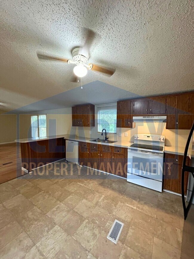 Building Photo - Spacious 4-Bedroom, 2-Bath Home!