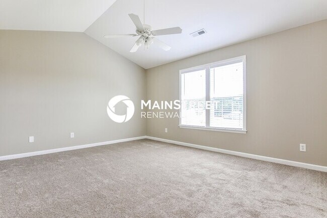 Building Photo - 4 Bedroom Pet-Friendly Home in Smithfield, NC with Main Street Renewal