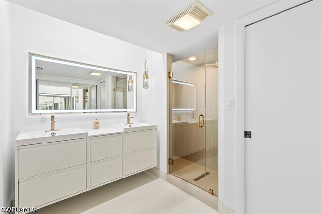 Building Photo - 879 Meadowland Dr