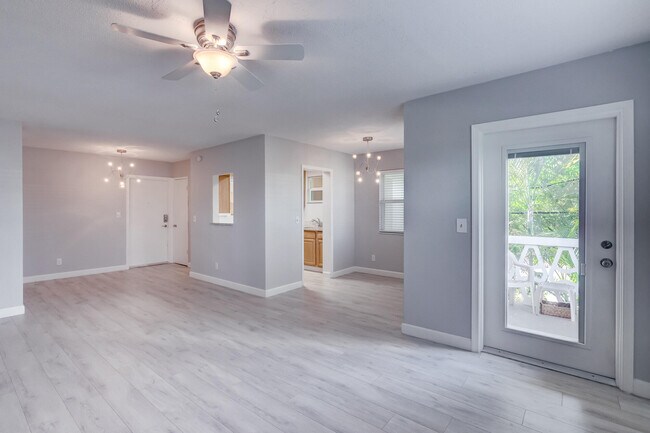 Building Photo - 2591 NE 55th Ct